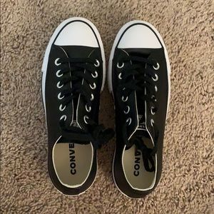 Never-before-worn Converse platform black sneaker